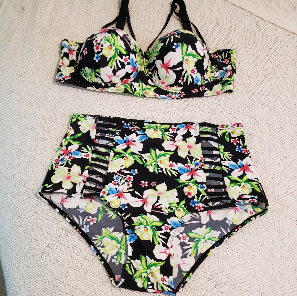 Beautiful 2 piece bathing suit NWOT